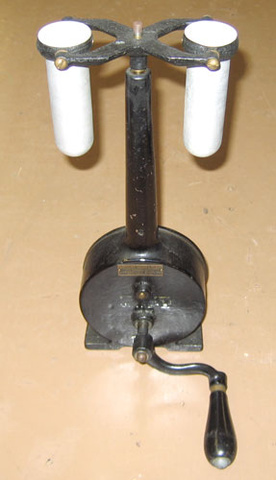 Hand crank centrifuge