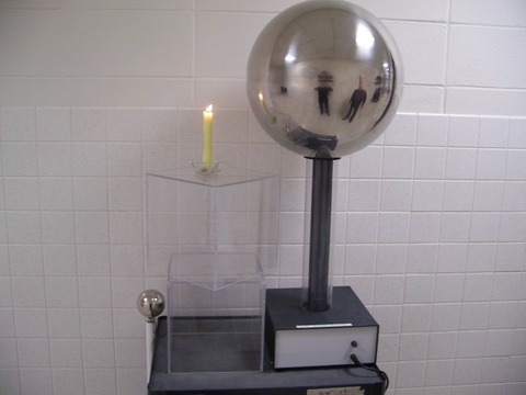 Van de Graaff generator with discharge rod, candle