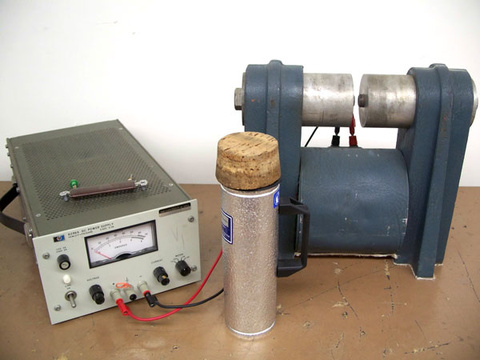 Paramagnetism of Liquid Oxygen Demo